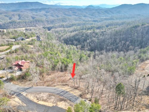 3065 Summit Trails Dr, Sevierville, TN, 37862-7877 | Card Image