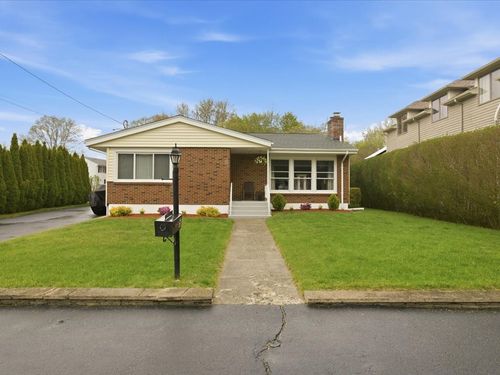 5 Benjamin St, Westerly, RI, 02891-1627 | Card Image