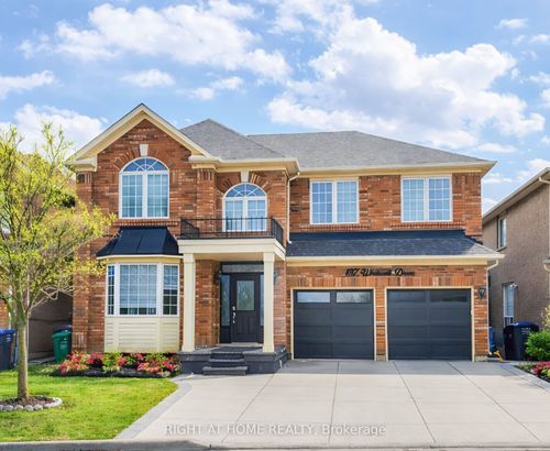 137 Whitwell Dr, Brampton, ON, L6P1L2 | Card Image