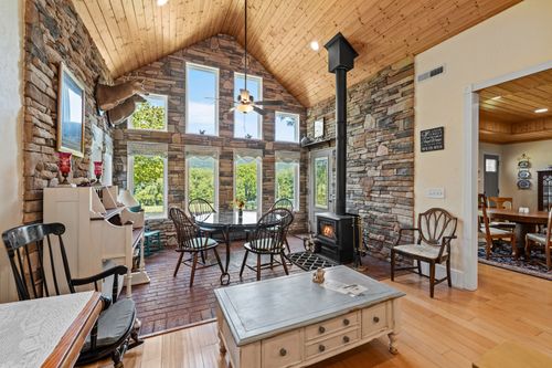 1556 Chestnut Grove Rd, Morrison, TN, 37357-6154 | Card Image