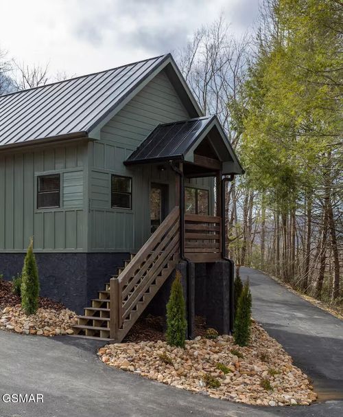 310 Lewis Clabo Rd, Gatlinburg, TN, 37738-4816 | Card Image
