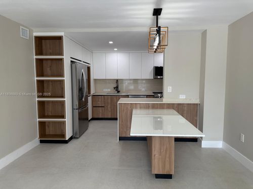 apt-207-6801 Indian Creek Dr, Miami Beach, FL, 33141-3864 | Card Image