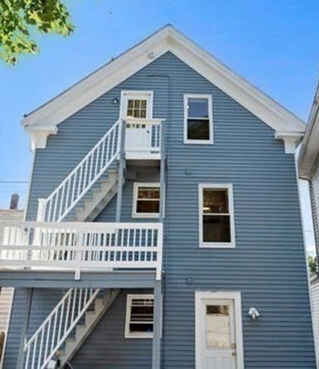 APT-1 - 9 Foster St, Condo with 2 bedrooms, 1 bathrooms and null parking in Gloucester MA | Image 12