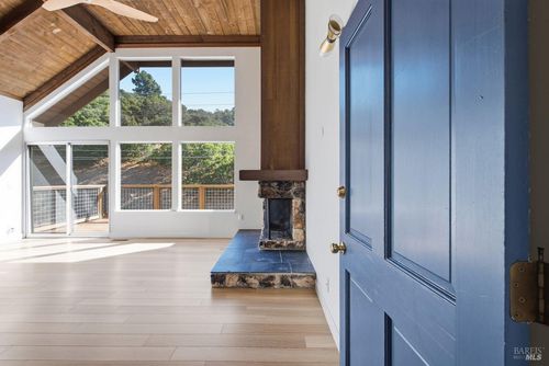 107 Elizabeth Way, San Rafael, CA, 94901-1177 | Card Image