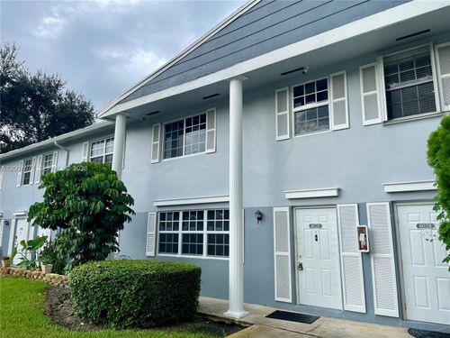 35-8020 Sw 17th Pl, Davie, FL, 33324-4621 | Card Image
