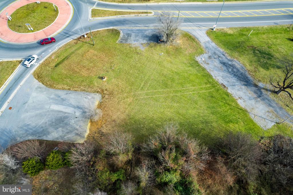 Land in CHARLES TOWN 3