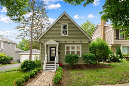 506 E Russell St, Barrington, IL, 60010-4557 | Card Image