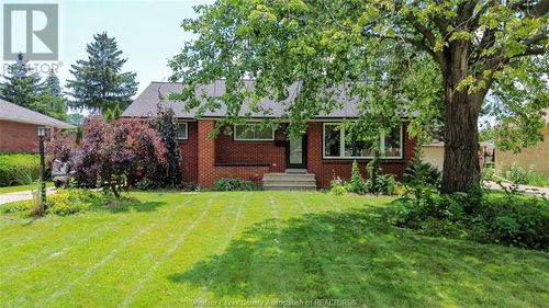 2845 Virginia Park Ave, Windsor, ON, N9E2B8 | Card Image