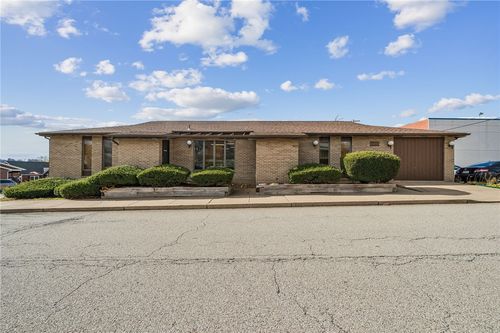 985 Penn St, Brackenridge, PA, 15014-1160 | Card Image