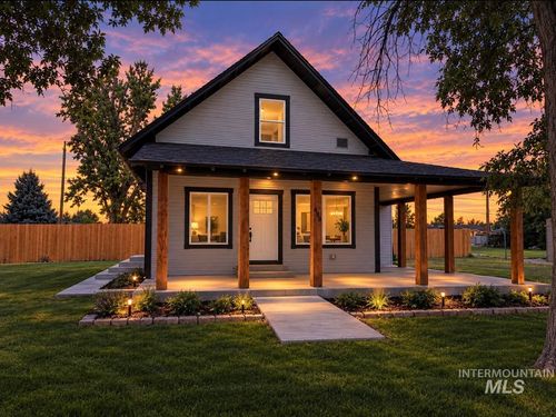 488 3rd Ave W, Wendell, ID, 83355-5013 | Card Image