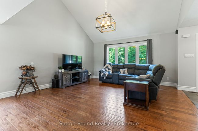 782801 3 Sideroad, House other with 4 bedrooms, 4 bathrooms and 25 parking in Chatsworth ON | Image 7