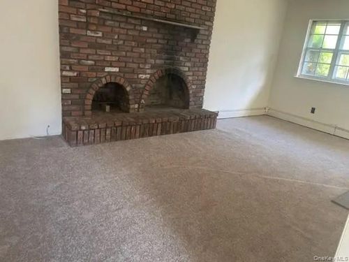 189 Grand Ave, Shirley, NY, 11967-1924 | Card Image