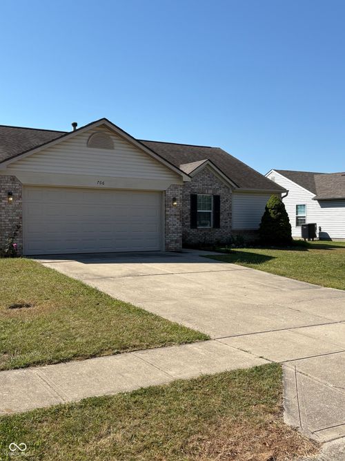 706 Lighthouse Dr, Fortville, IN, 46040-1671 | Card Image