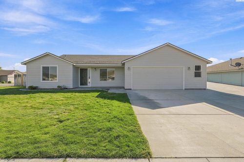 5519 Arthur Ln, Pasco, WA, 99301-8443 | Card Image