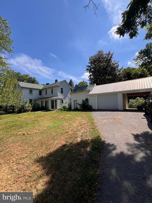 704 W Washington St, CHARLES TOWN, WV, 25414-1740 | Card Image