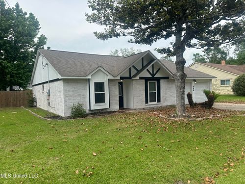 696 Apuwai Pl, Diamondhead, MS, 39525-3511 | Card Image