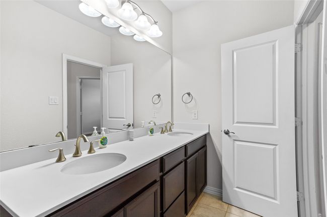 Double vanity 2nd full bath | Image 24