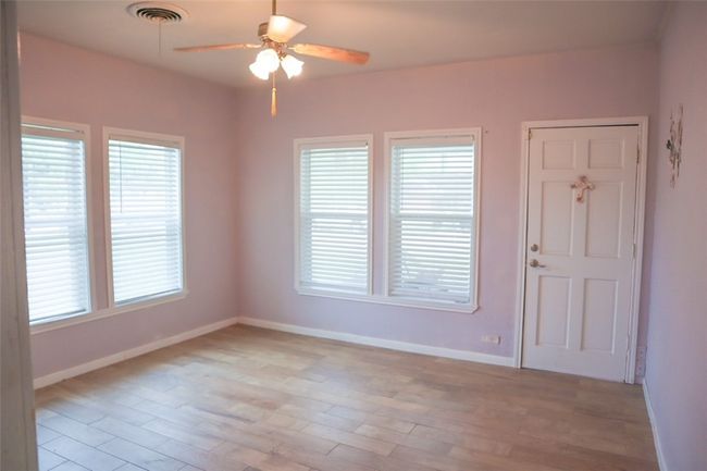 502 W B Ave, House other with 3 bedrooms, 2 bathrooms and 4 parking in Kingsville TX | Image 11