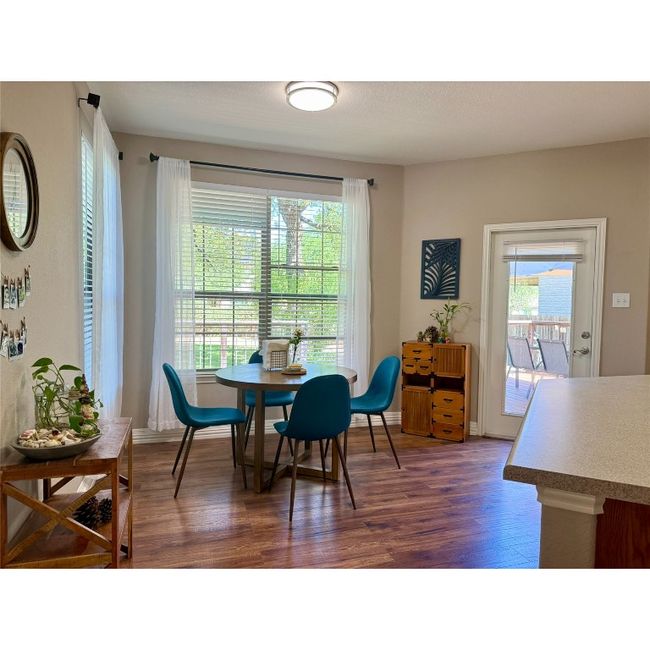 Breakfast area in the kitchen | Image 14