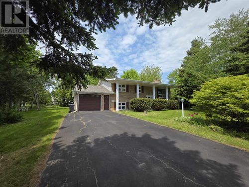 7 Crestview Dr, Charlottetown, PE, C1E1N4 | Card Image