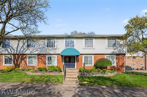 15-2471 Mulberry Square Square, Bloomfield Hills, MI, 48302 | Card Image