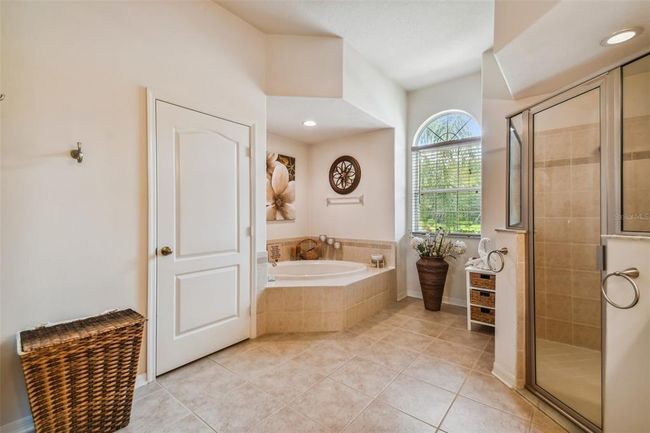 MASTER BATHROOM | Image 11