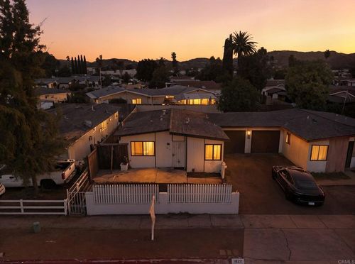 1622 E Grand Ave, Escondido, CA, 92027-3115 | Card Image