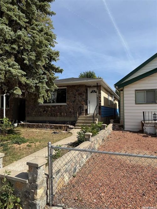 2045 Montreal St, Regina, SK, S4P1L5 | Card Image