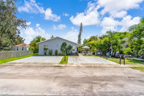 237-235 - 237 Sw 12th St, Dania Beach, FL, 33004-4228 | Card Image