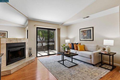1383 Hull Ln, Martinez, CA, 94553-4758 | Card Image
