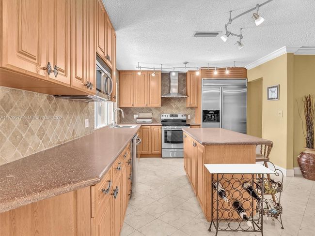 8910 Nw 7 Th Ct, House other with 3 bedrooms, 2 bathrooms and null parking in Pembroke Pines FL | Image 33