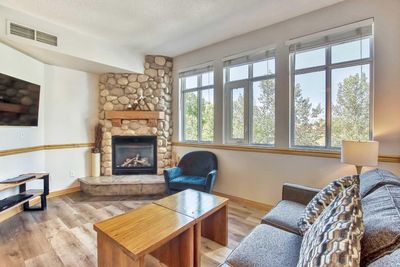 231 - 1151 Sidney St, Condo with 2 bedrooms, 2 bathrooms and 1 parking in Canmore AB | Image 2