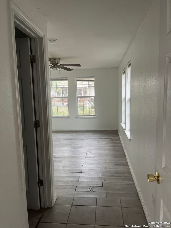 2201 Cantrell Ave, House other with 4 bedrooms, 2 bathrooms and null parking in Jourdanton TX | Image 5