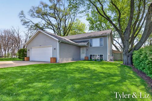 10298 Gordon St, Zeeland, MI, 49464-1446 | Card Image