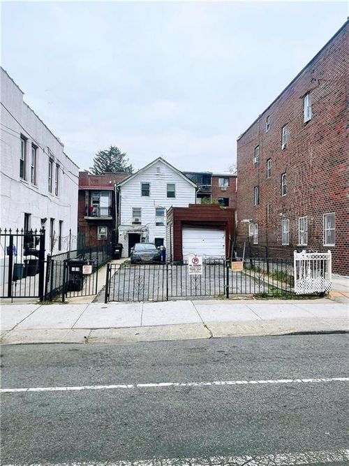 10601 53rd Ave, Corona, NY, 11368-3233 | Card Image