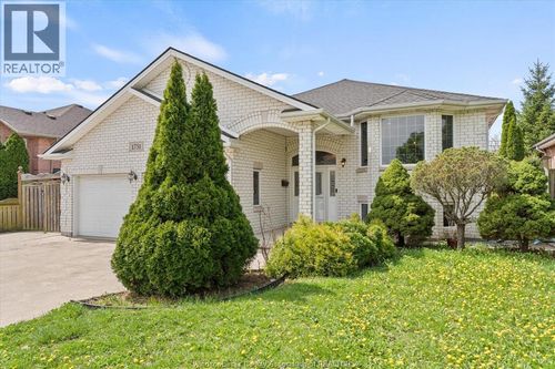 1751 Rankin Ave, Windsor, ON, N9B3W3 | Card Image