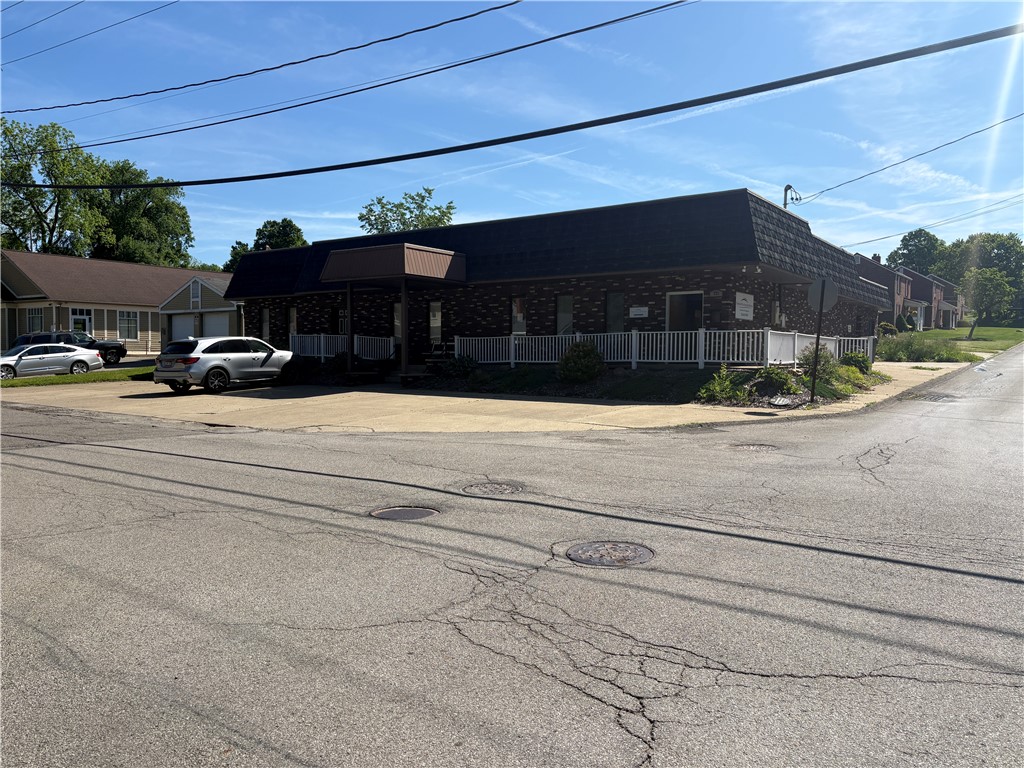 773 Pershing St, Ellwood City, PA 16117