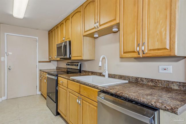 APT-901 - 825 Bayshore Dr, Condo with 2 bedrooms, 2 bathrooms and null parking in PENSACOLA FL | Image 8