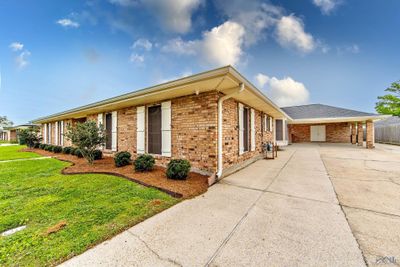 504 Galveston Drive, House other with 3 bedrooms, 2 bathrooms and null parking in Houma LA | Image 2