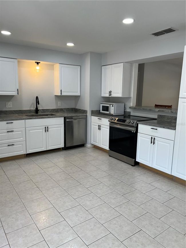 261 Deleon Rd, House other with 3 bedrooms, 2 bathrooms and null parking in Debary FL | Image 5