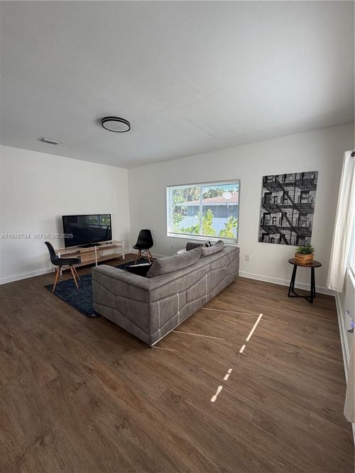 1215-1215 Ne 109th St, Miami, FL, 33161-7329 | Card Image