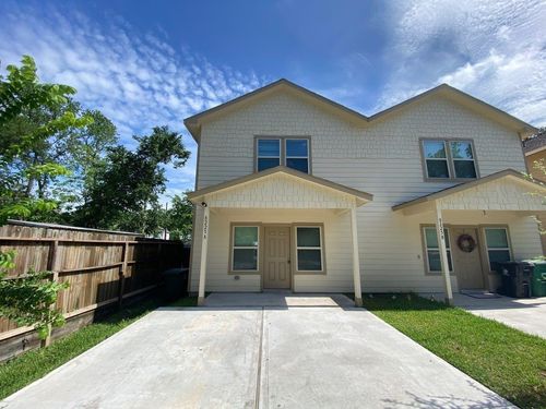 8225 Madera Rd, Houston, TX, 77078-1742 | Card Image