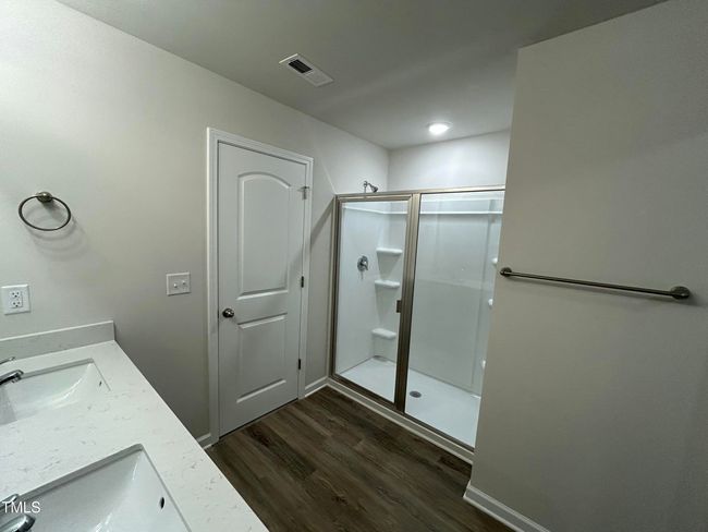 Owners Suite Bathroom pic 2 | Image 14