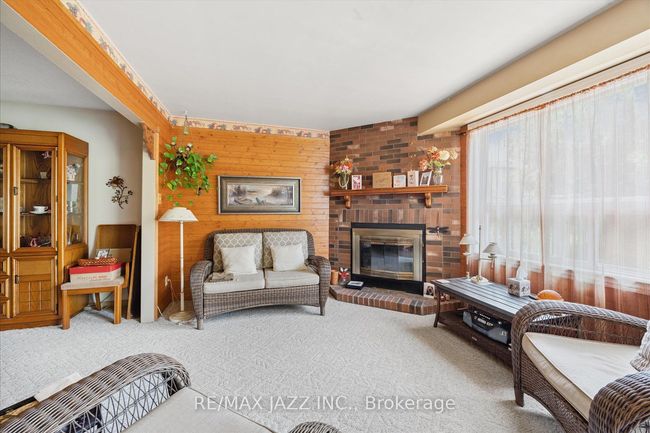 24 Large Cres, House other with 3 bedrooms, 3 bathrooms and 1 parking in Ajax ON | Image 11