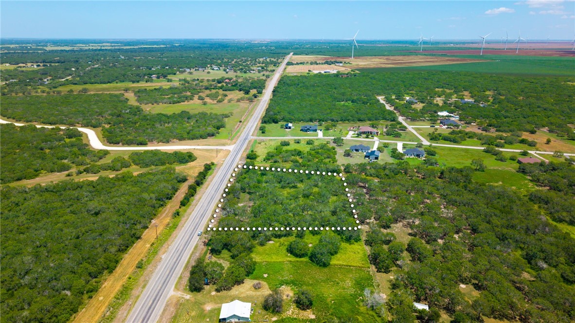 Land in Mathis 2