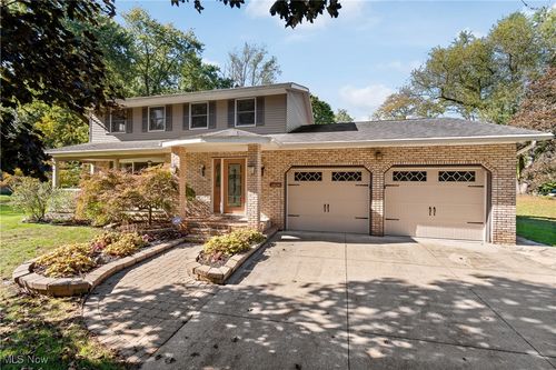 2424 Lyndon Dr, Uniontown, OH, 44685-8337 | Card Image