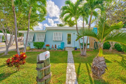 40 Pirates Dr, Key Largo, FL, 33037-2320 | Card Image
