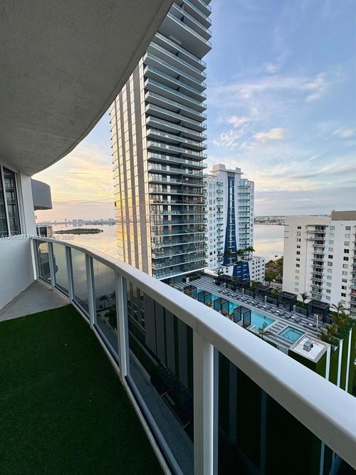 ph04-601 Ne 23rd St, Miami, FL, 33137-4964 | Card Image