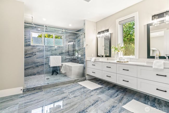23036 35 Th Ave Se, House other with 5 bedrooms, 7 bathrooms and 3 parking in Bothell WA | Image 23