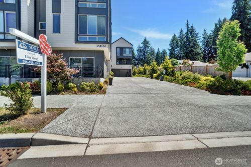 a-18402 Corliss Ave N, Shoreline, WA, 98133-4613 | Card Image